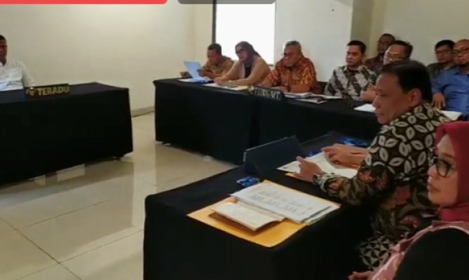 Suasana sidang pemeriksaan DKPP dengan teradu Wahyu Setiawan