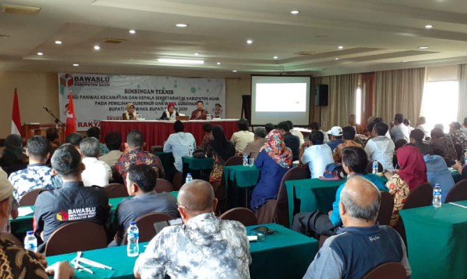 Dewi Meminta Panwascam Kab. Agam Menjaga Profesionalitas Awasi Seleksi PPK