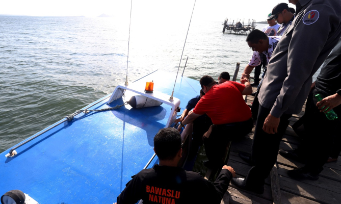 Bagja Meninjau Panwascam di Pulau Paling Depan Natuna