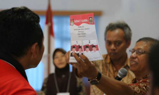 perhitungan suara Pilkada Kabupaten Boyolali di TPS 1 Kelurahan Pulisen, Kecamatan Boyolali, Kabupaten Boyolali