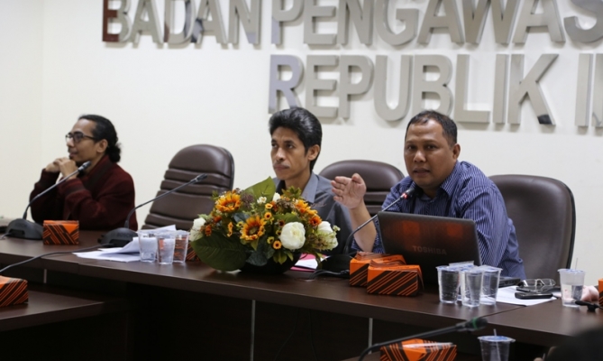 Pimpinan Bawaslu RI, Nasrullah Menyampaikan Materi Strategi Pengawasan Partisipatif Menuju Pemilukada Tahun 2015