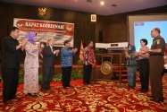 Pimpinan Bawaslu RI Nasrullah membuka secara resmi rapat kordinasi stakeholders dalam rangka pendidikan partisipatif pemilihan kepala daerah tahun 2015, 14-16 september 2015, di hotel Bumi Minang, Padang.