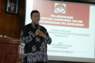 Ketua Bawaslu Muhammad memberikan materi terkait dengan evaluasi Sentra Gakkumdu pada Rakor Evaluasi Sentra Gakkumdu, di Bangka Belitung. 