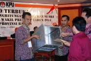 Rapat Pleno terbuka Rekapitulasi Hasil Penghitungan Suara Pemilu Presiden dan Wakil Presiden Tingkat Provinsi, di Serang, Provinsi Banten, Sabtu (17/7). 