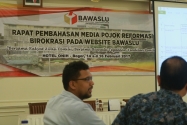 Antusiasme masyarakat Gorontalo saat sesi diskusi tanya jawab terkait pengawasan Pilkada pada kegiatan Rakor stakeholder dalam rangka pendidikan pengawasan partisipatif Pilkada Gorontalo tahun 2017