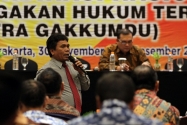 Pimpinan Bawaslu RI Nelson Simanjuntak memberikan materi tentang penanganan pelanggaran Pilkada pada Rakornas Penanganan Pelanggaran Pilkada Tahun 2017 di Yogyakarta, Sabtu (30 November s/d 2 desember 2016) 