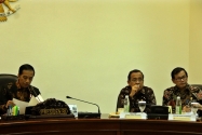 Presiden RI Joko Widodo saat memimpin rapat terbatas terkait Rancangan Undang-Undang (RUU) Penyelenggaraan Pemilu