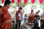 Ketua Bawaslu Muhammad memastikan pemahaman saksi pasangan calon terkait aturan Surat Suara Sah dan Tidak Sah pada TPS yang dikunjungi dalam rangka SUpervisi Pelaksanaan Pilpres 2014 di Provinsi Sulawesi Selatan, Rabu (9/7).